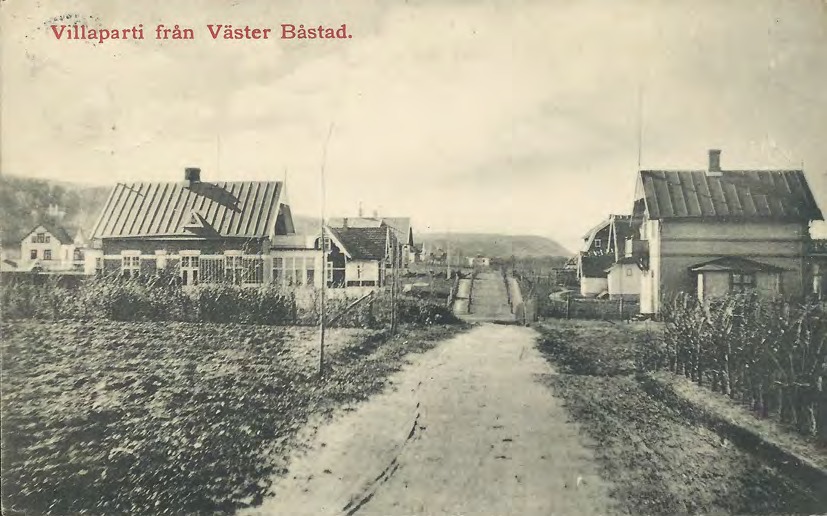 Framsida av Villaparti från Väster Båstad.
