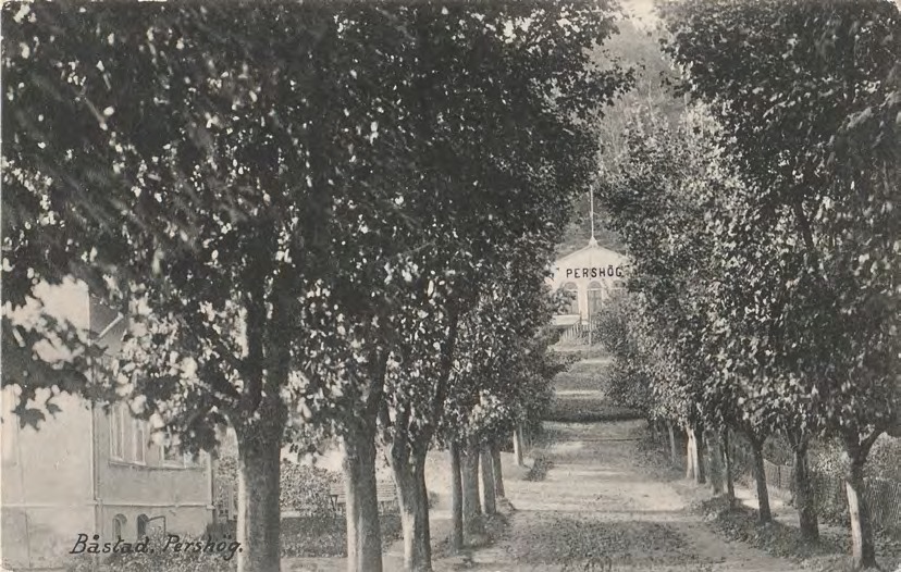 Framsida av Båstad. Pershög.
