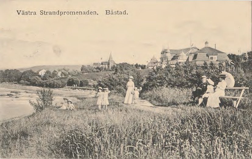 Framsida av Västra Strandpromenaden. Båstad.