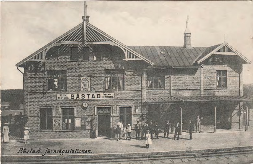 Framsida av Båstad. Järnvägsstationen.