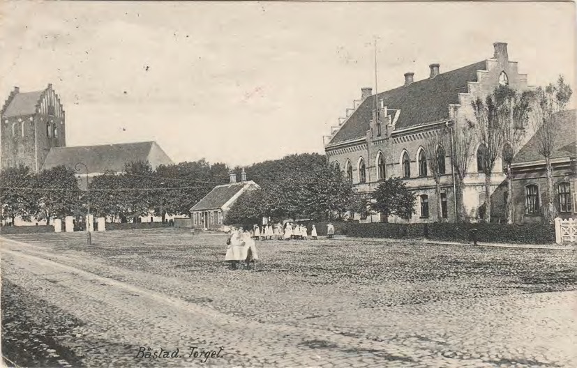 Framsida av Båstad. Torget.