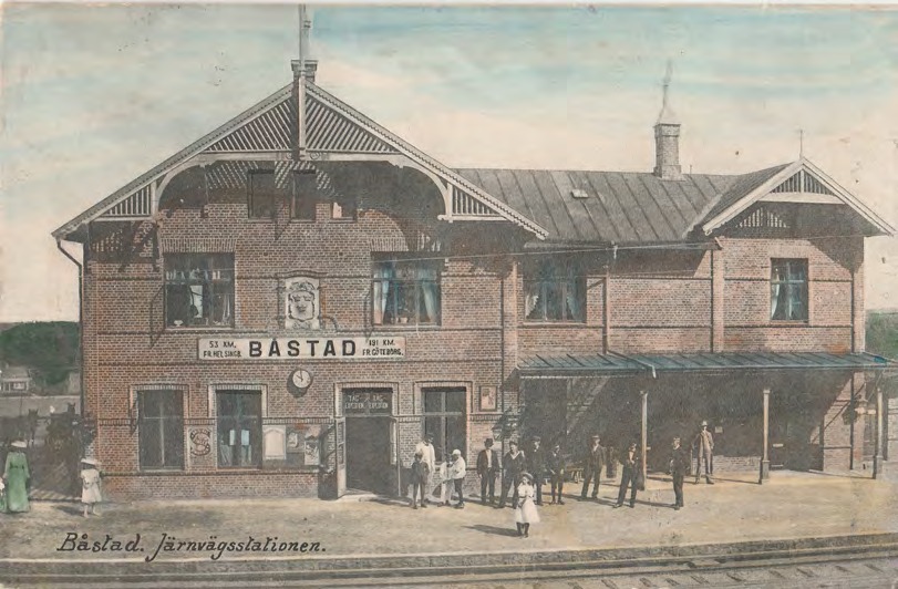 Framsida av Båstad. Järnvägsstationen.