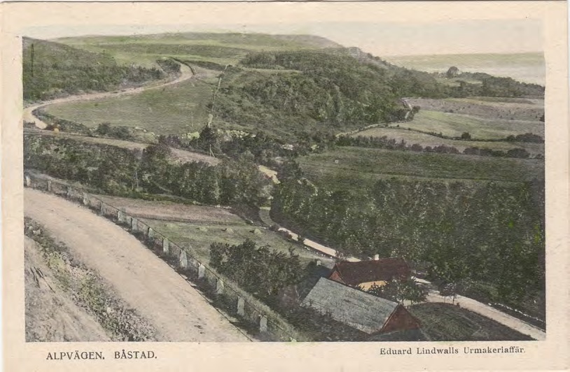 Framsida av ALPVÄGEN. BÅSTAD.