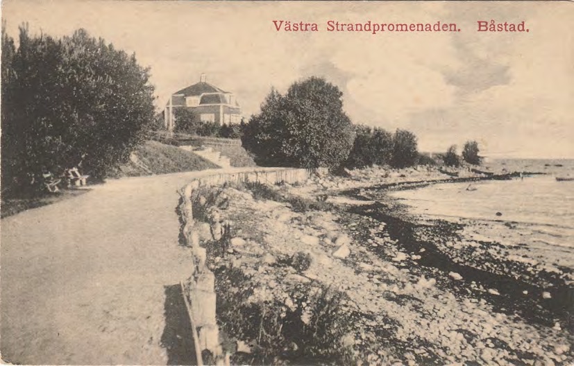 Framsida av Västra Strandpromenaden. Båstad.