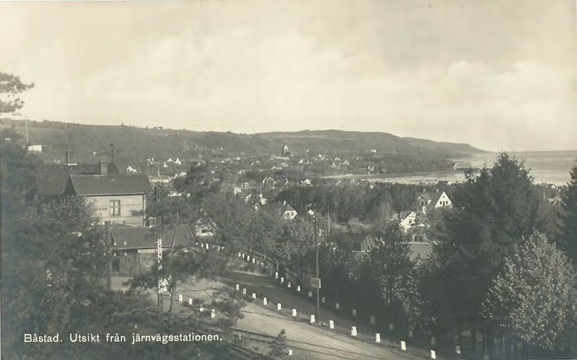 Framsida av Båstad. Utsikt från järnvägsstationen.