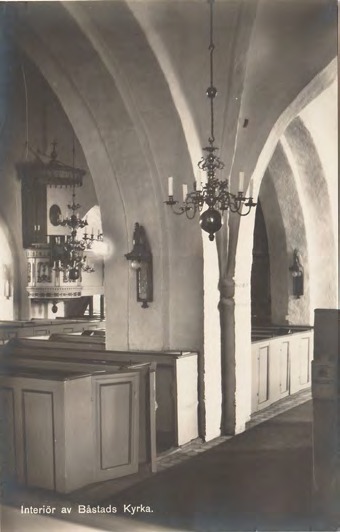Framsida av Interiör av Båstads Kyrka.