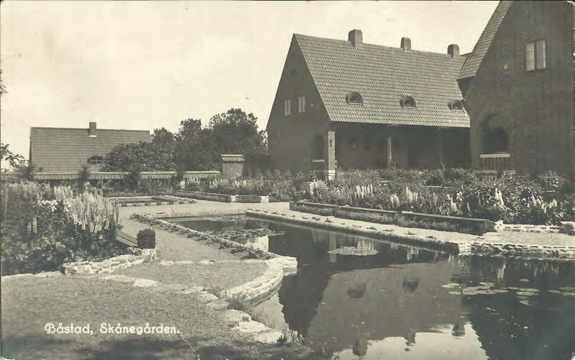 Framsida av Båstad, Skånegården