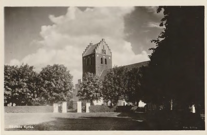 Framsida av Båstads Kyrka.