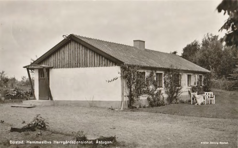 Framsida av Båstad. Hemmeslövs Herrgårdspensionat. Åstugan.