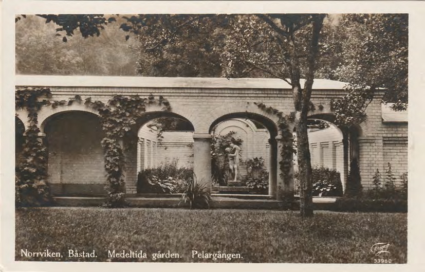 Framsida av Norrviken, Båstad. Medeltida gården. Pelargången.