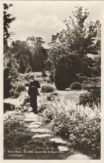 Framsida av Norrviken. Båstad. Japanska trädgården, mittelstigen.