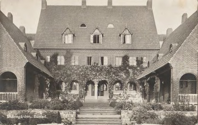 Framsida av Skånegården, Båstad.