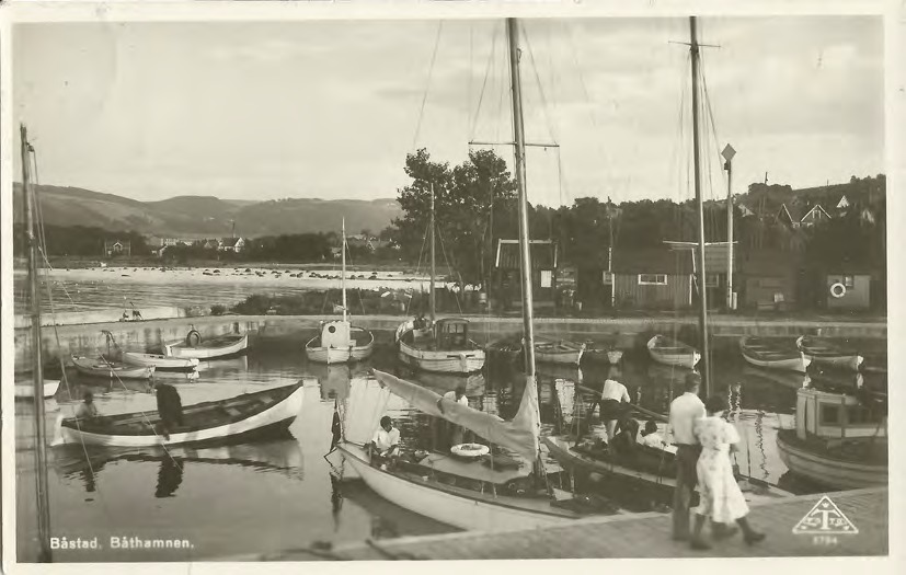 Framsida av Båstad. Båthamnen.