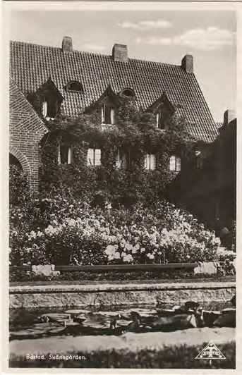 Framsida av Båstad. Skånegården.