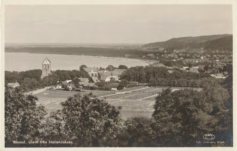 Framsida av Båstad. Utsikt från Hallandsåsen.