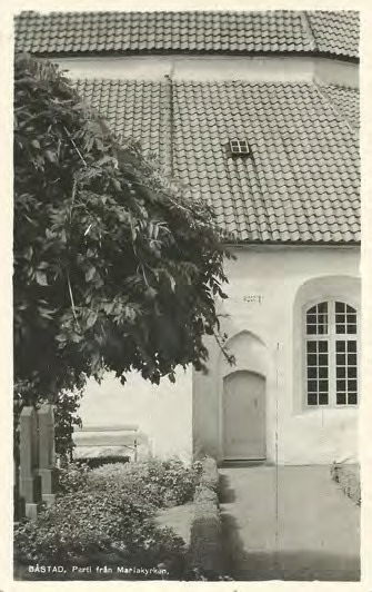 Framsida av BÅSTAD. Parti från Mariakyrkan.