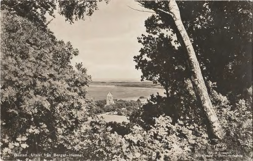 Framsida av Båstad. Utsikt från Berget-Hennet.
