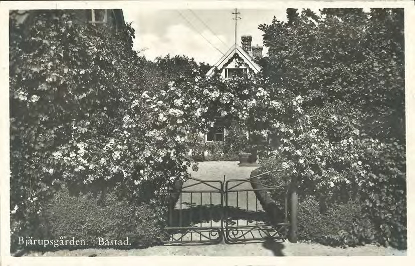 Framsida av Bjärupsgården. Båstad.