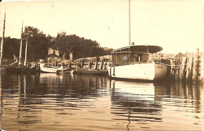 Framsida av - (Båstads hamn)