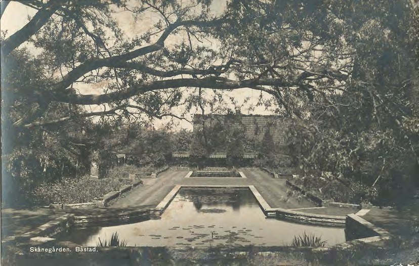 Framsida av Skånegården. Båstad.