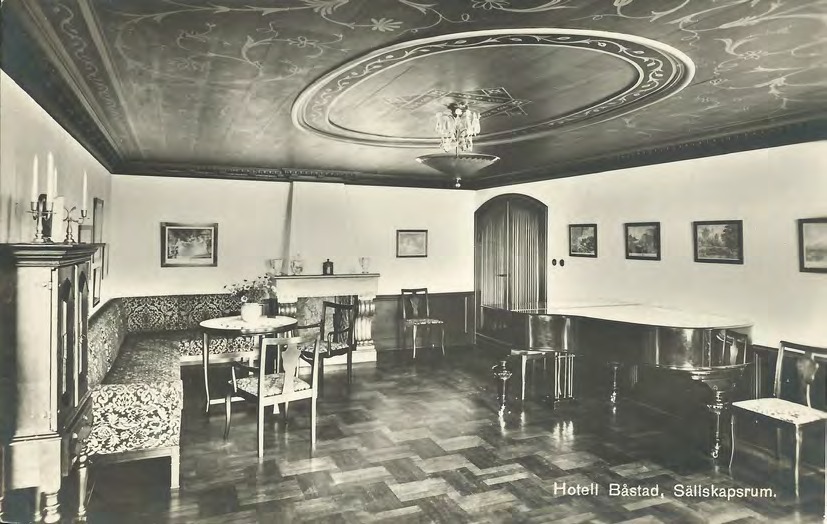 Framsida av Hotell Båstad, Sällskapsrum.