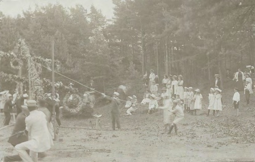 Framsida av - (Resning av midsommarstång i Malen)