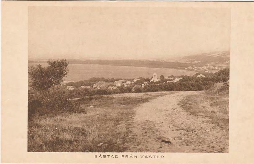 Framsida av BÅSTAD FRÅN VÄSTER