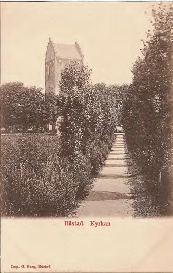 Framsida av Båstad. Kyrkan
