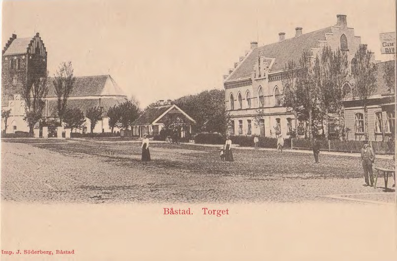 Framsida av Båstad. Torget