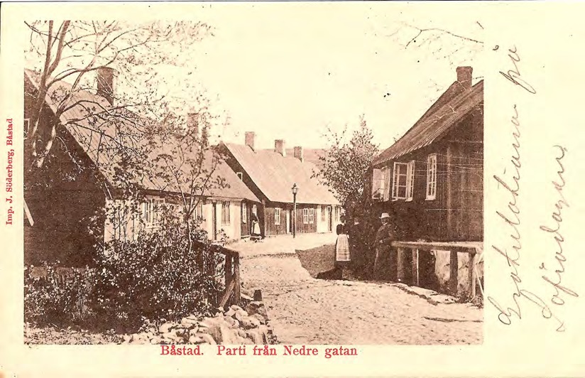 Framsida av Båstad. Parti från Nedre gatan