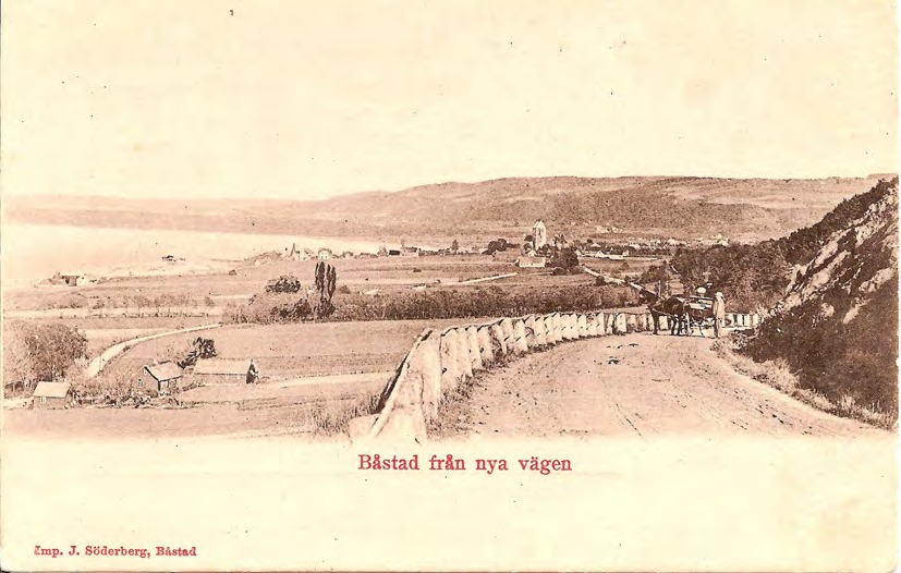 Framsida av Båstad från nya vägen