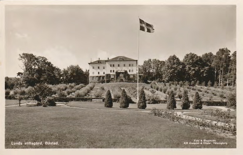 Framsida av Lunds Stiftsgård, Båstad.