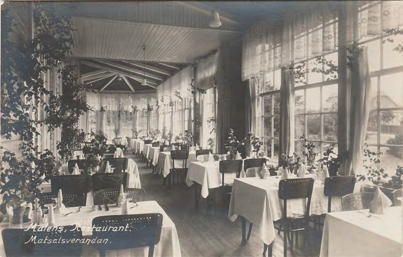Framsida av Malens, Restaurant. Matsalsverandan.