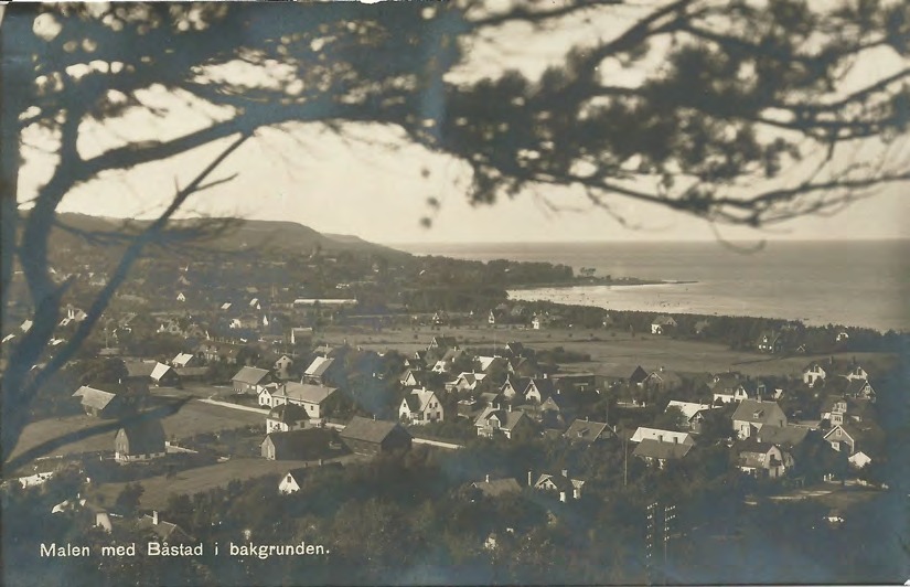 Framsida av Malen med Båstad i bakgrunden.