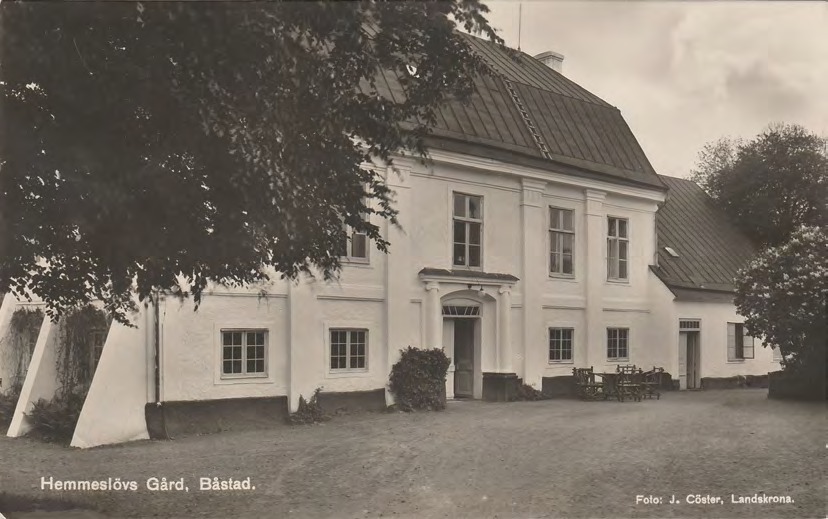 Framsida av Hemmeslövs Gård, Båstad.