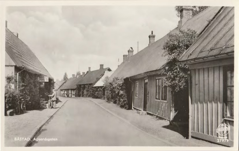 Framsida av BÅSTAD. Agaardsgatan