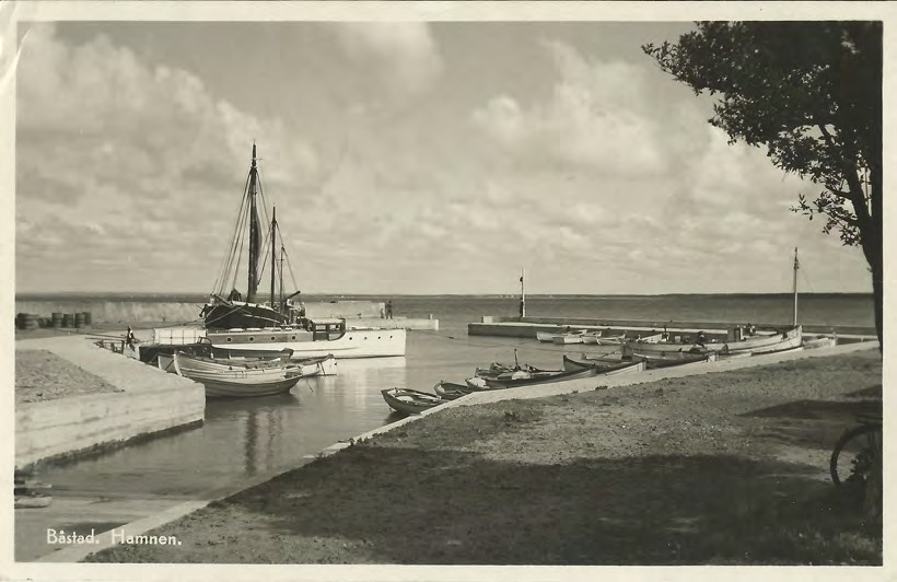 Framsida av Båstad. Hamnen.