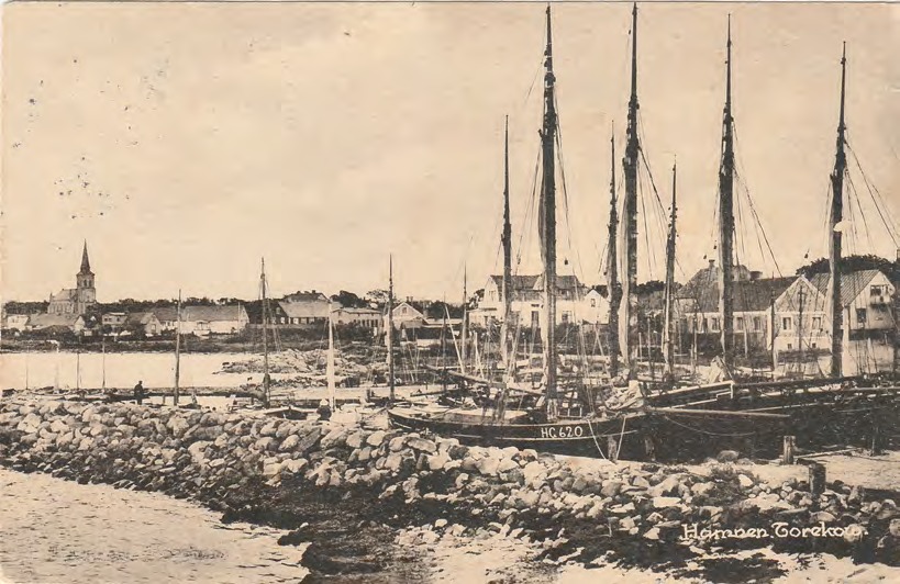 Framsida av Hamnen. Torekow.