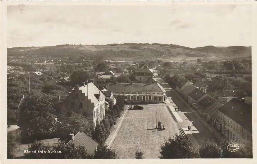 Framsida av Båstad från kyrkan.