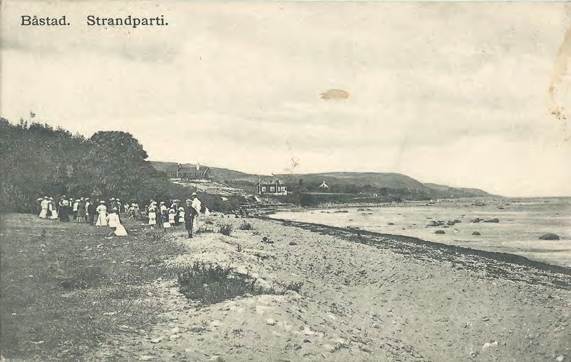 Framsida av Båstad. Strandparti.
