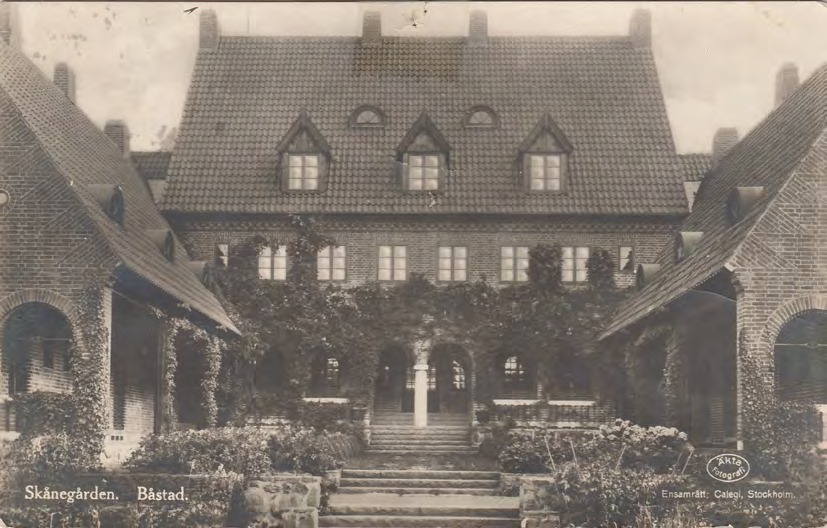 Framsida av Skånegården. Båstad.