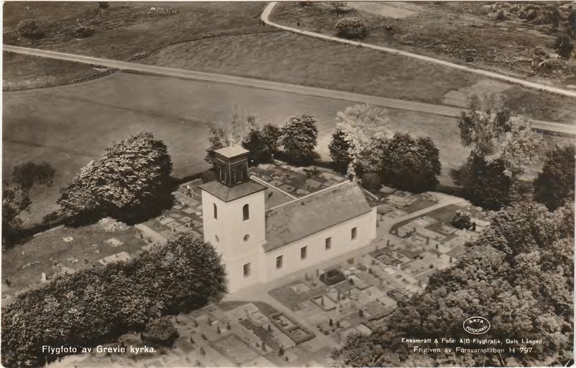 Framsida av Flygfoto av Grevie kyrka.