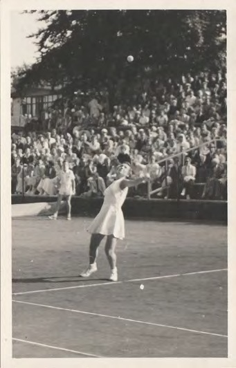 Framsida av - (Maureen Conolly)