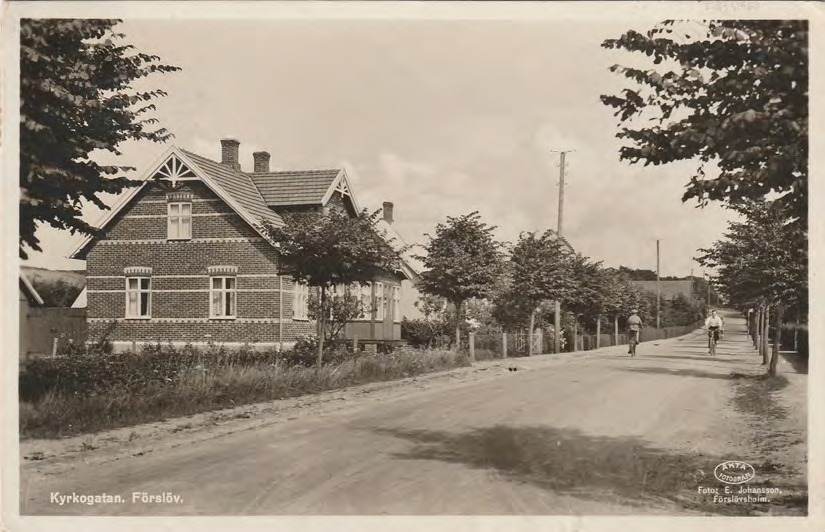 Framsida av Kyrkogatan. Förslöv.
