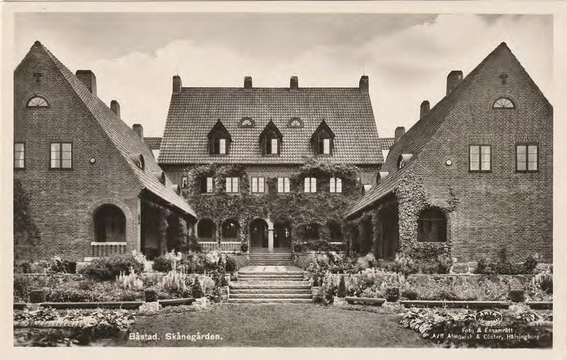 Framsida av Båstad. Skånegårde.