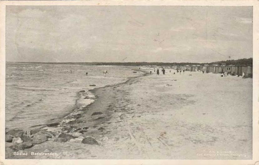 Framsida av Båstad. Badstranden.