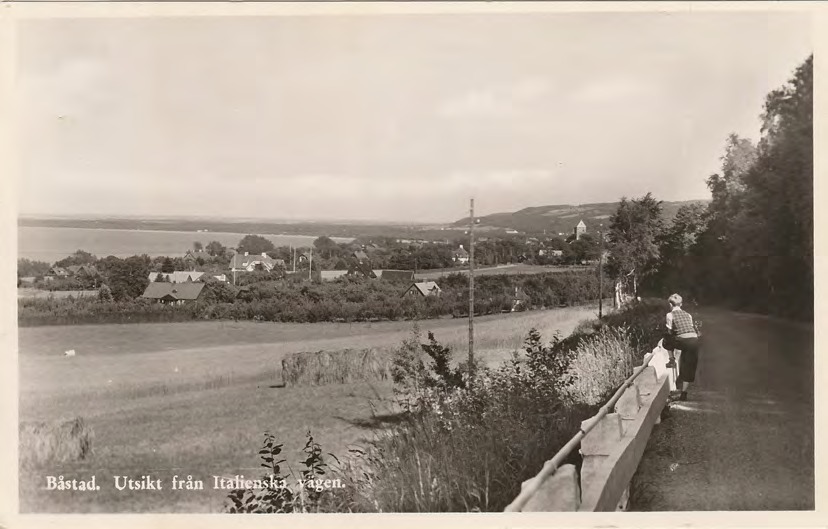 Framsida av Båstad. Utsikt från Italienska vägen.