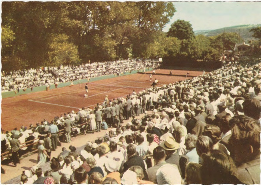 Framsida av Båstad. Tennisstadion