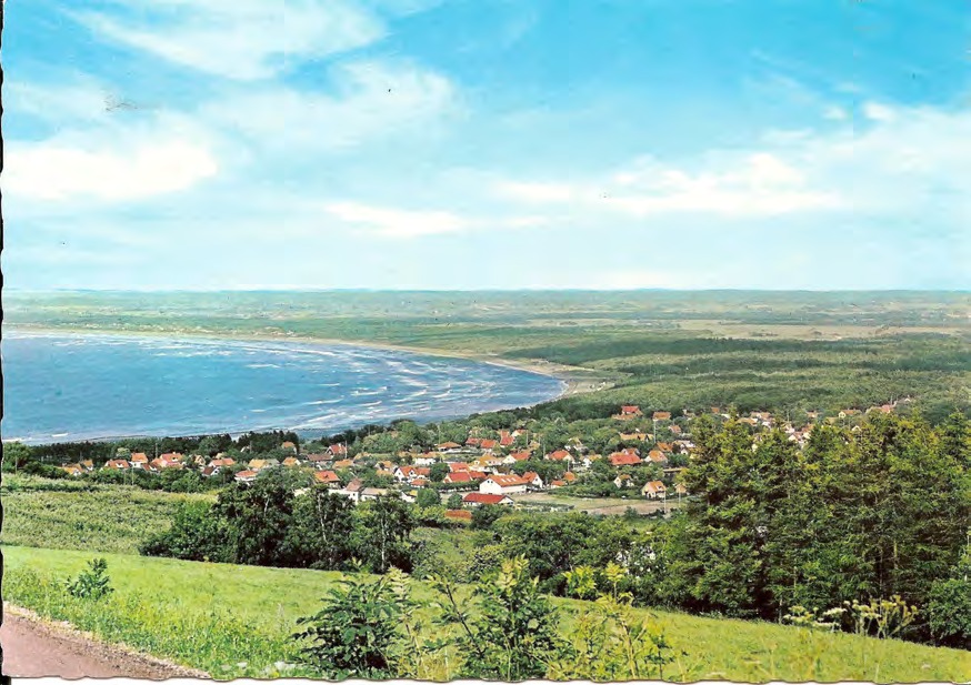 Framsida av Båstad. Utsikt från Karstorpsvägen