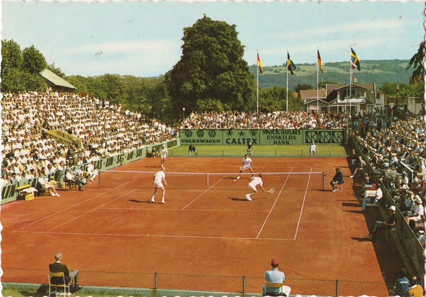 Framsida av Båstad. Tennisstadion